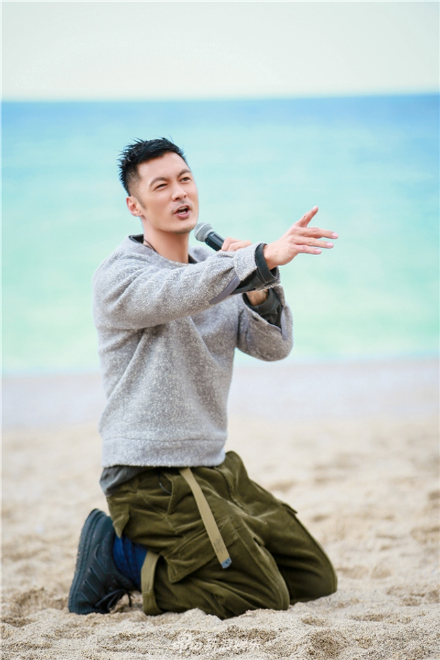 余文乐唱《无间道》上演回忆杀 以一敌三成麦霸