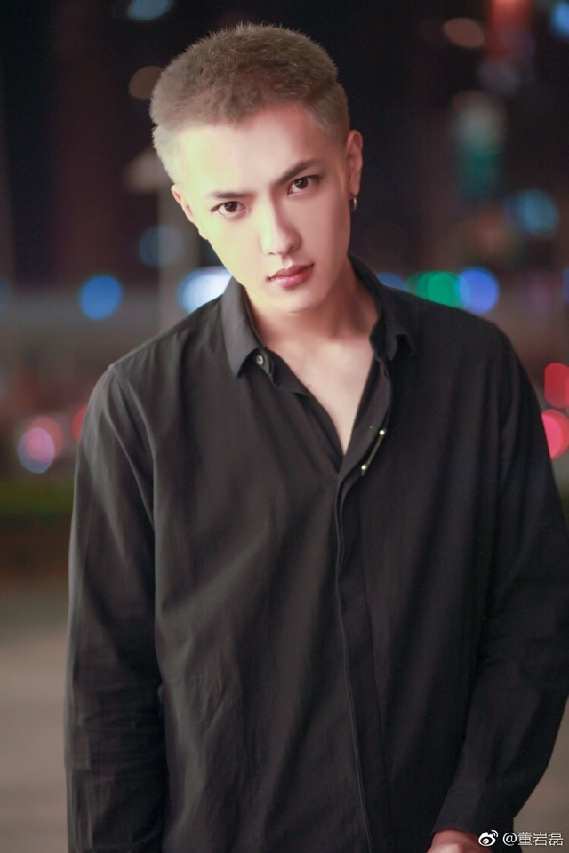 组图：练习生蔡徐坤星范足范丞丞清秀 你pick哪位小哥哥？