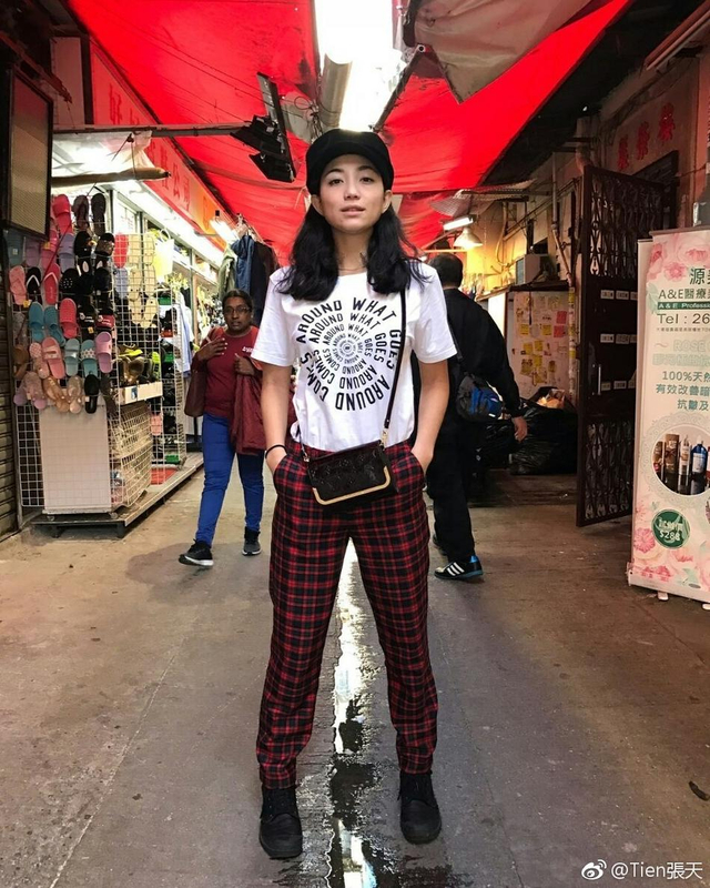 组图：《歌手》张天酷似长发王俊凯 爸爸绅士妈妈金发碧眼颜值高
