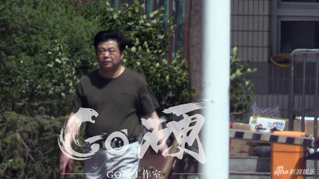 组图：满面春风！马蓉现身办理离婚财产分割手续