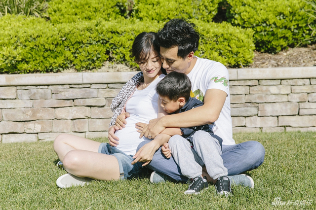 组图：陈龙章龄之二胎孕照曝光！一家四口幸福同框