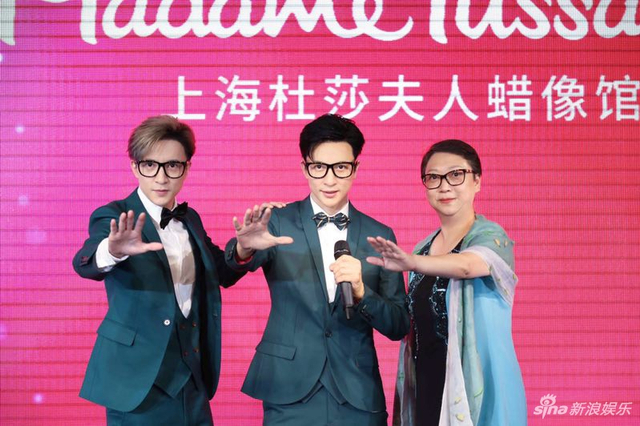 组图：十分逼真！薛之谦揭幕蜡像笑称别乱摸臀部