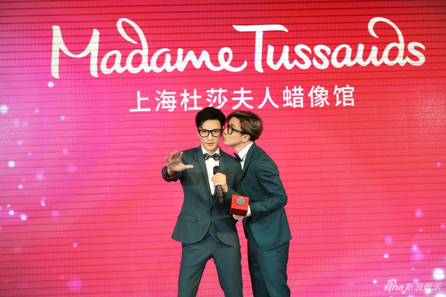 组图：十分逼真！薛之谦揭幕蜡像笑称别乱摸臀部