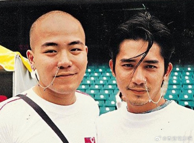 黄伟文晒与梁朝伟伦敦相聚照 两人30年后再聚引回忆杀_新浪图片