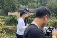 奚梦瑶何猷君被偶遇买菜接地气 两人十指相扣超甜蜜