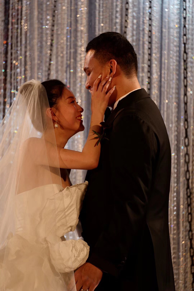 《新说唱》导演车澈与李嘉格大婚 因选秀结缘育有女儿樱桃