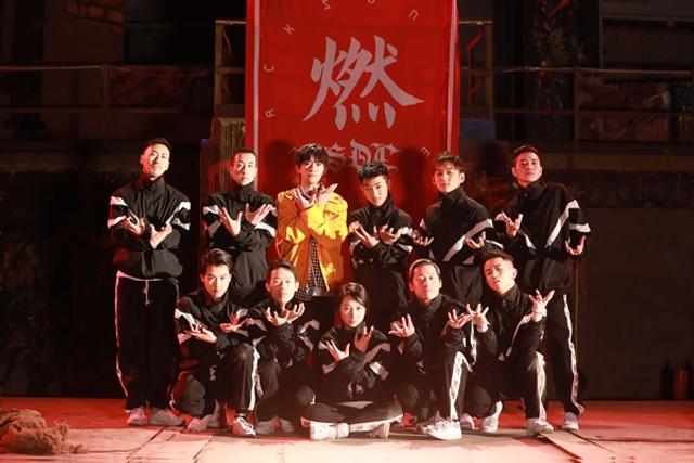 易烊千玺狮子头造型swag满分