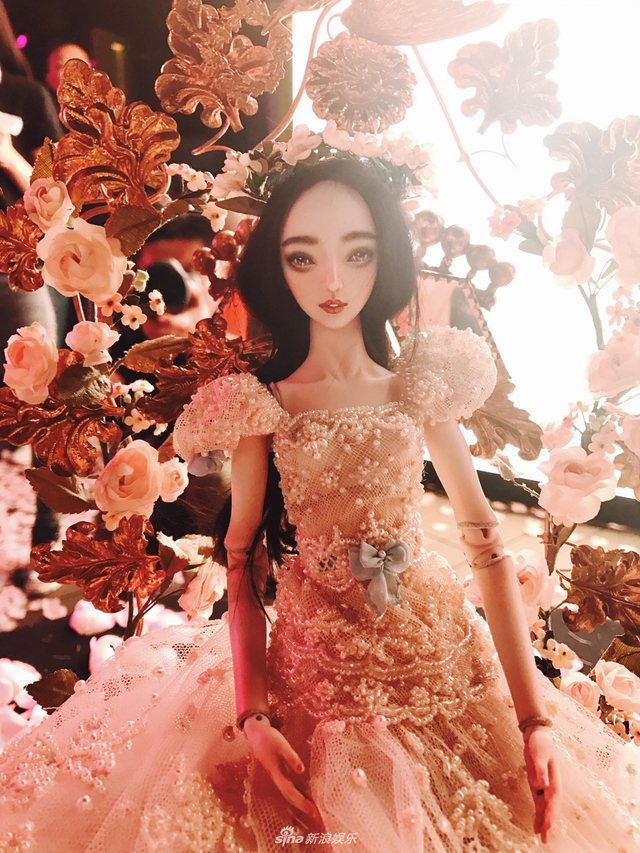 组图:壕!李晨斥30万美金为范冰冰定制专属新娘娃娃