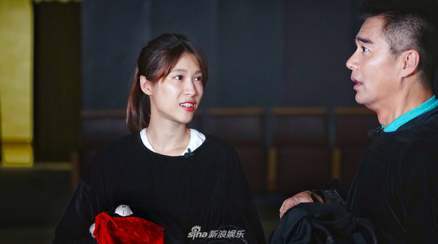 组图：《但愿》“祁厅长”许亚军与悦悦挑战舞台剧