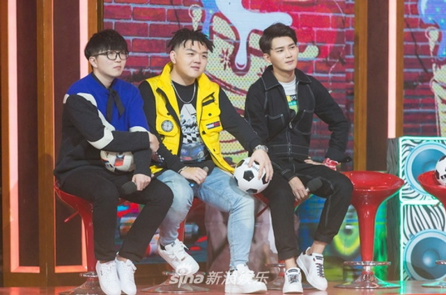 组图：艾福杰尼《天天》表演说唱 秀花式篮球技巧综艺力max