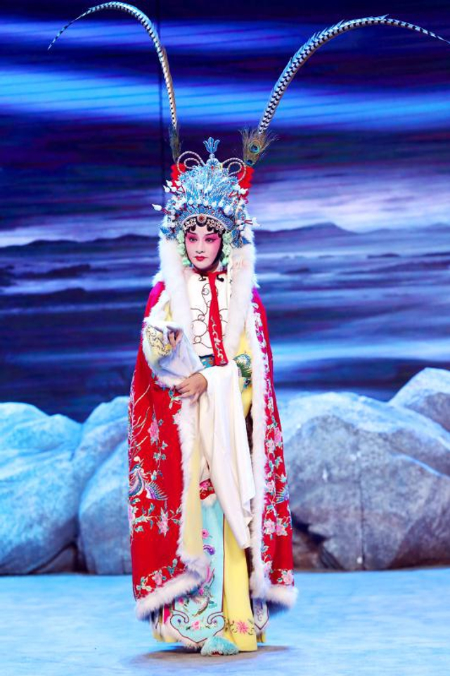 《传承中国》首播获赞 瞿颖得京剧名家亲传