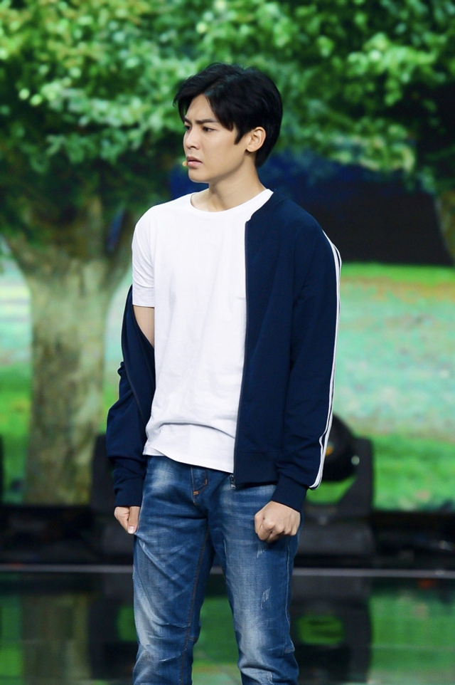 侯明昊《演员》挑战经典角色 现场索吻狂虐单身狗