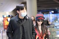 伊能静罕见与老公秦昊同框 夫妻俩并排走现最萌身高差