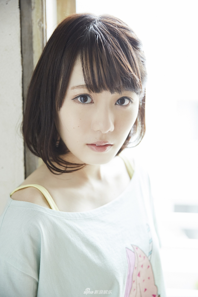 欅坂46小池美波拍写真笑容甜美少女感十足 新浪图片