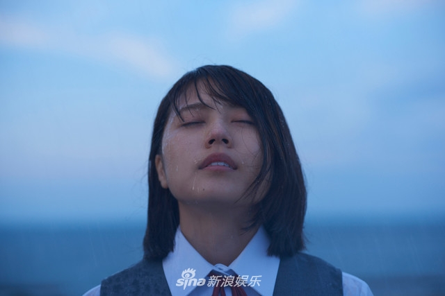 组图：《爱，不由自主》剧照公开 有村架纯情陷师生恋