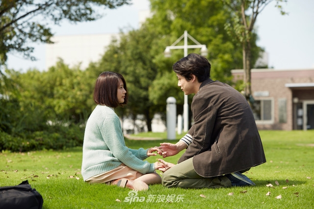 组图：《爱，不由自主》剧照公开 有村架纯情陷师生恋