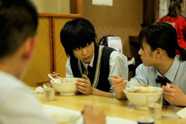 工藤遥主演漫改电影剧照解禁与伊藤健太郎暗生情愫 新浪图片