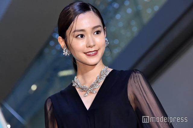 桐谷美玲婚后首次出席活动光彩照人气质绝佳 新浪图片