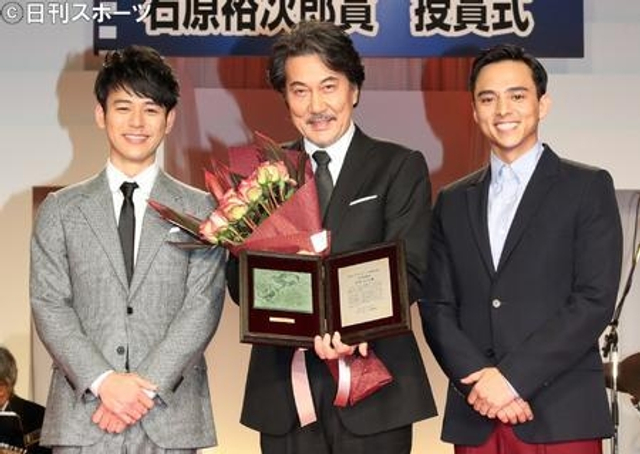 组图：日刊体育电影大赏召开颁奖典礼 大咖出席星光璀璨