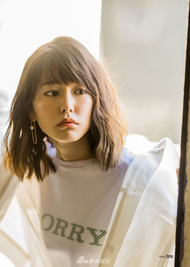 女星桐谷美玲登杂志封面扎丸子头时髦爆棚 新浪图片