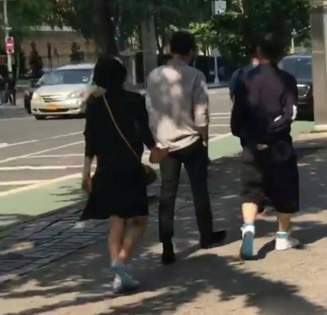 组图：网友纽约街头偶遇李易峰 帅气低调满屏大长腿