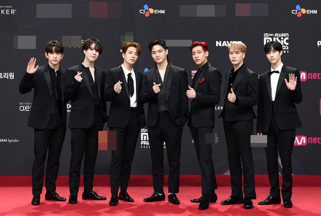 组图：2020MAMA颁奖礼 宋仲基久违露面黑西装帅气王嘉尔金发吸睛