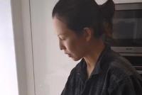 蔡少芬宅家为张晋做美食 穿居家服素颜出镜显憔悴