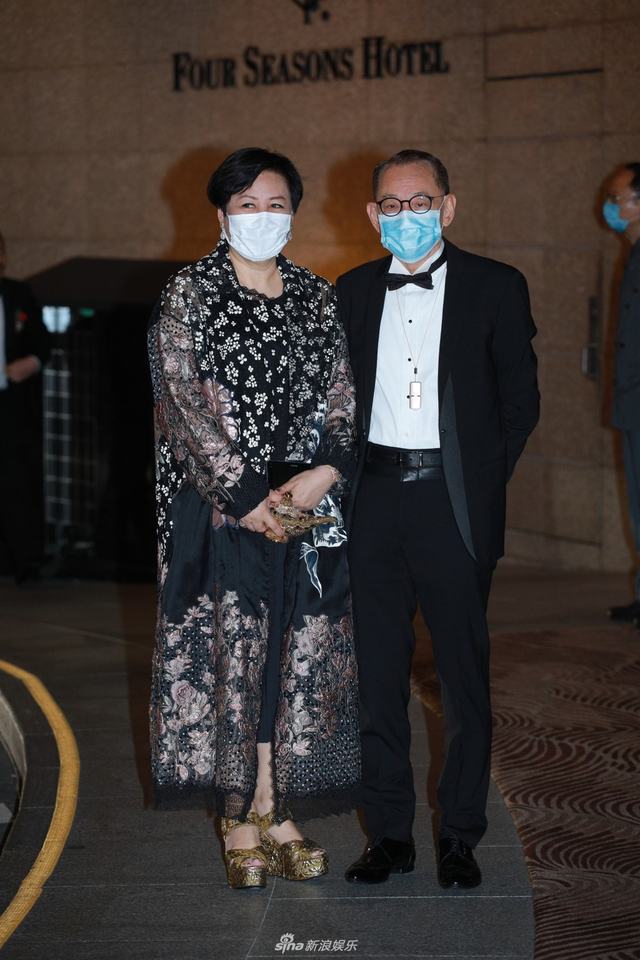 组图：陈冠希前女友杨受成侄女办豪门婚宴 夫妻浪漫起舞拥吻