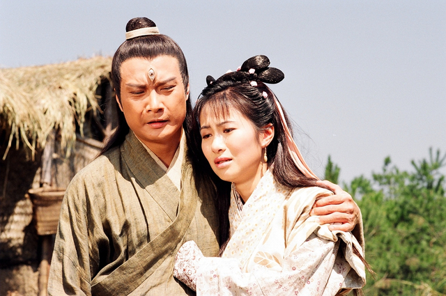 《封神榜》"柳琵琶"深v泳装秀玉腿 腰部裁剪显赘肉_新浪图片