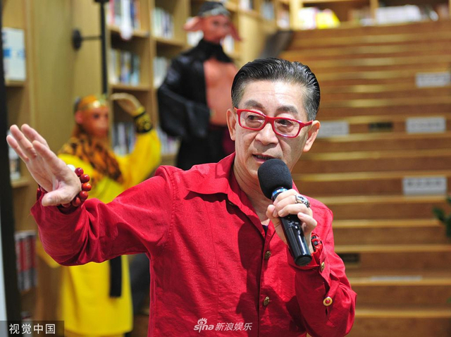 60岁六小龄童高抬腿雄风不减当年 红装喜庆引数千粉丝围观_新浪图片