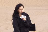 Angelababy被主持人问新恋情 亲自否认干净利落