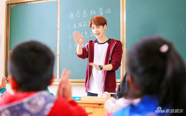 《儿科医生》剧照 罗云熙