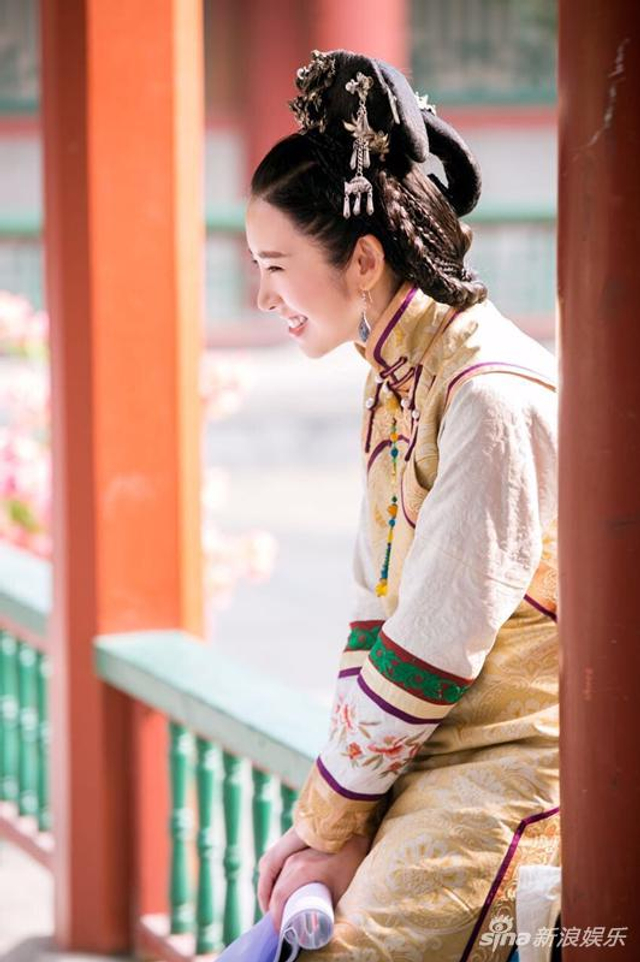 唐艺昕笑靥如花