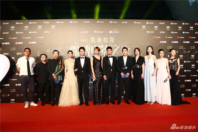 《女儿国》剧组亮相红毯