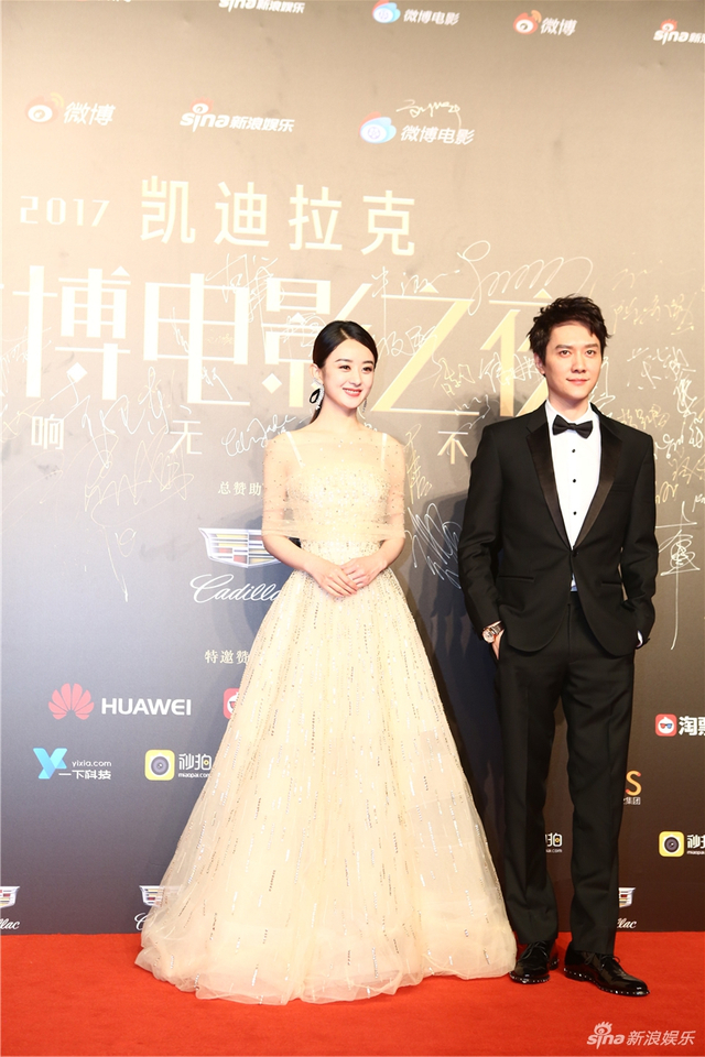 《女儿国》剧组赵丽颖、冯绍峰亮相红毯