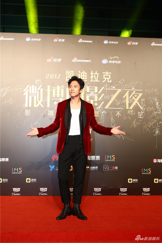 邓超亮相微博电影之夜红毯