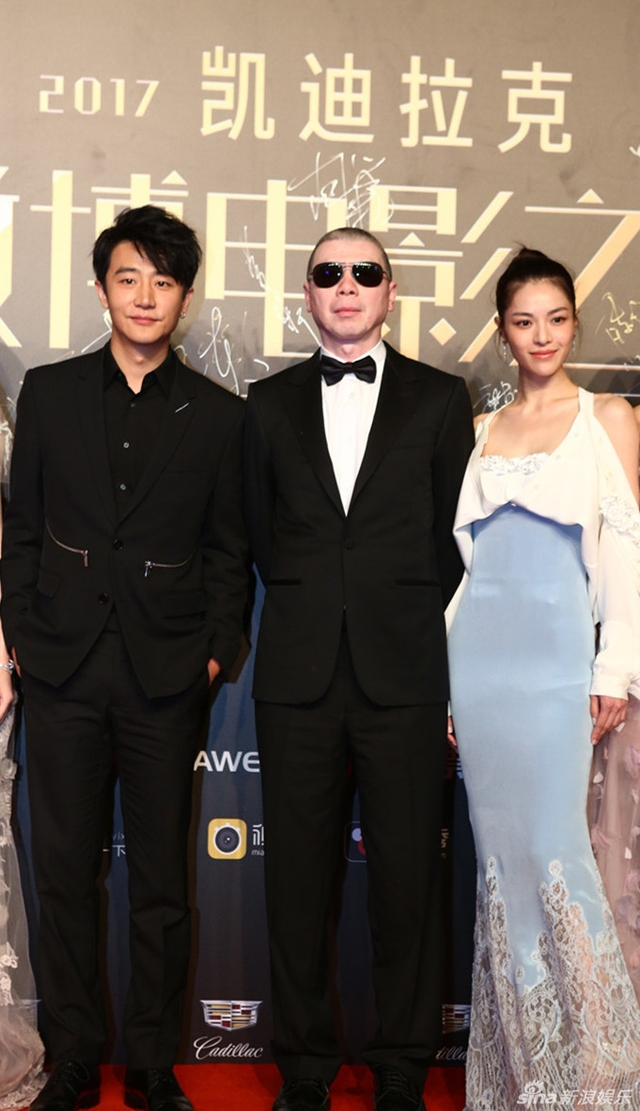 冯小刚好忙!操心李易峰黄轩感情 邀请赵丽颖喝酒