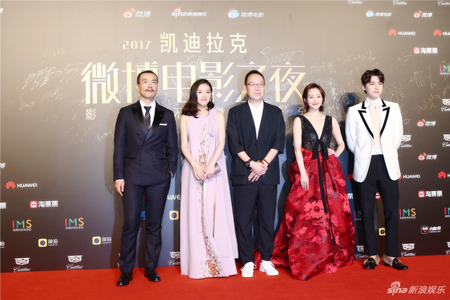 《心理罪》剧组亮相红毯