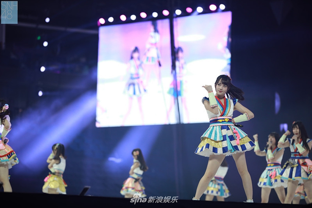 组图:美女如云!SNH48 GROUP众位队长带200多位队员现身