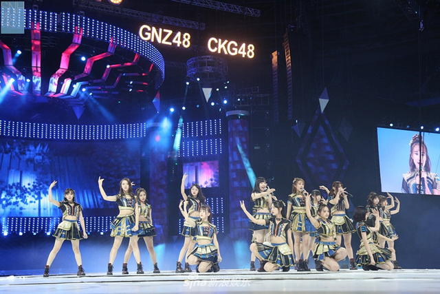 组图:美女如云!SNH48 GROUP众位队长带200多位队员现身