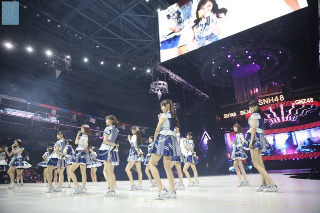 组图:美女如云!SNH48 GROUP众位队长带200多位队员现身