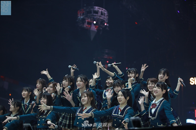 组图:美女如云!SNH48 GROUP众位队长带200多位队员现身