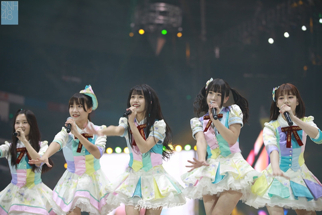 组图:美女如云!SNH48 GROUP众位队长带200多位队员现身
