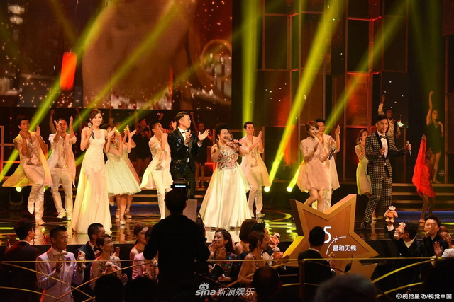 组图：TVB星和大奖王浩信李佳芯夺视帝后 《盲侠大律师》成大赢家