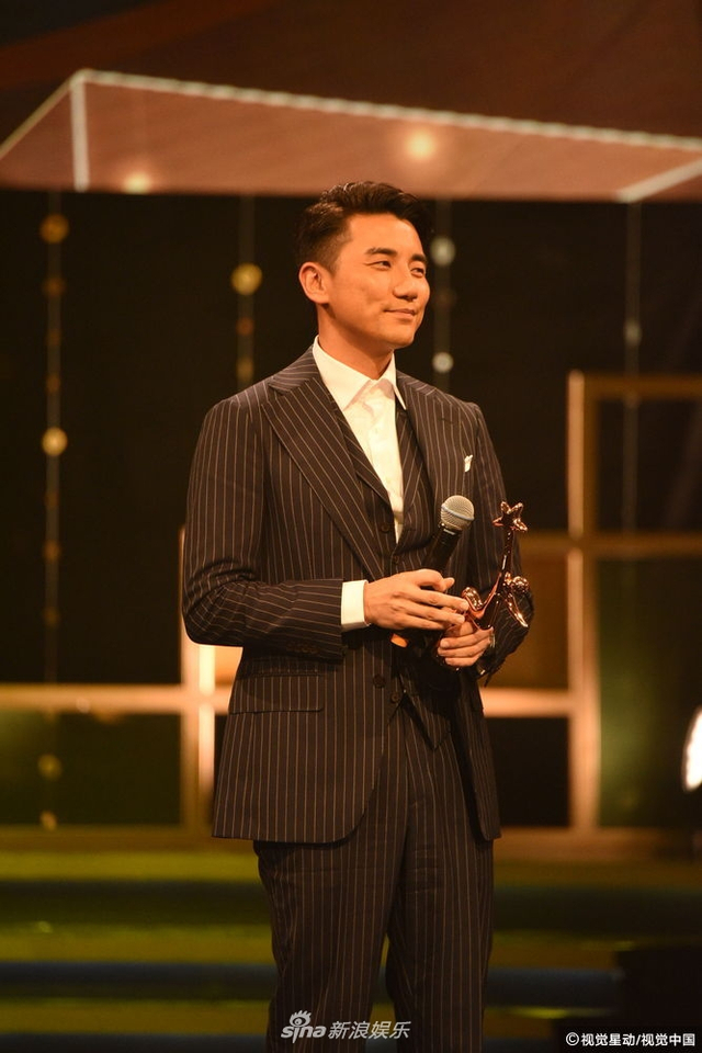 组图：TVB星和大奖王浩信李佳芯夺视帝后 《盲侠大律师》成大赢家