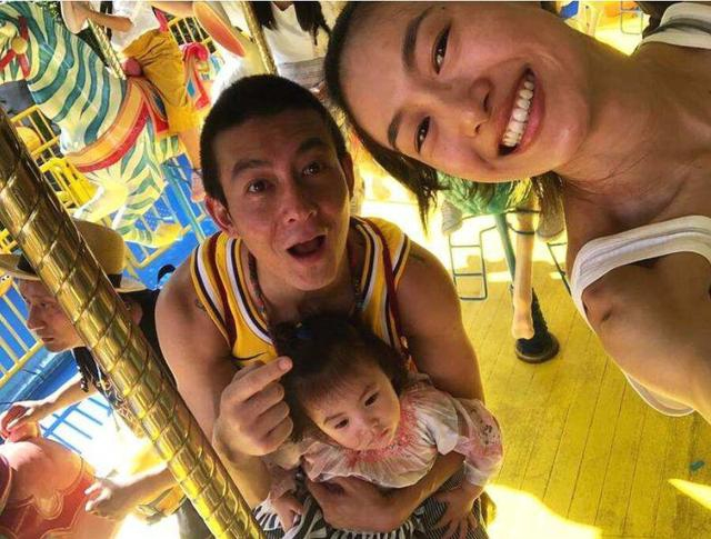 组图：陈冠希前女友杨受成侄女办豪门婚宴 夫妻浪漫起舞拥吻