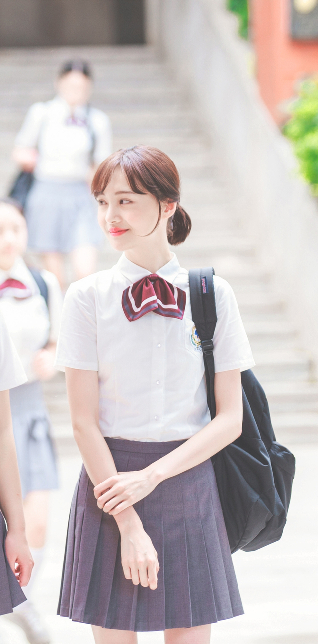 郑爽沈月撞衫 同款校服遭对比