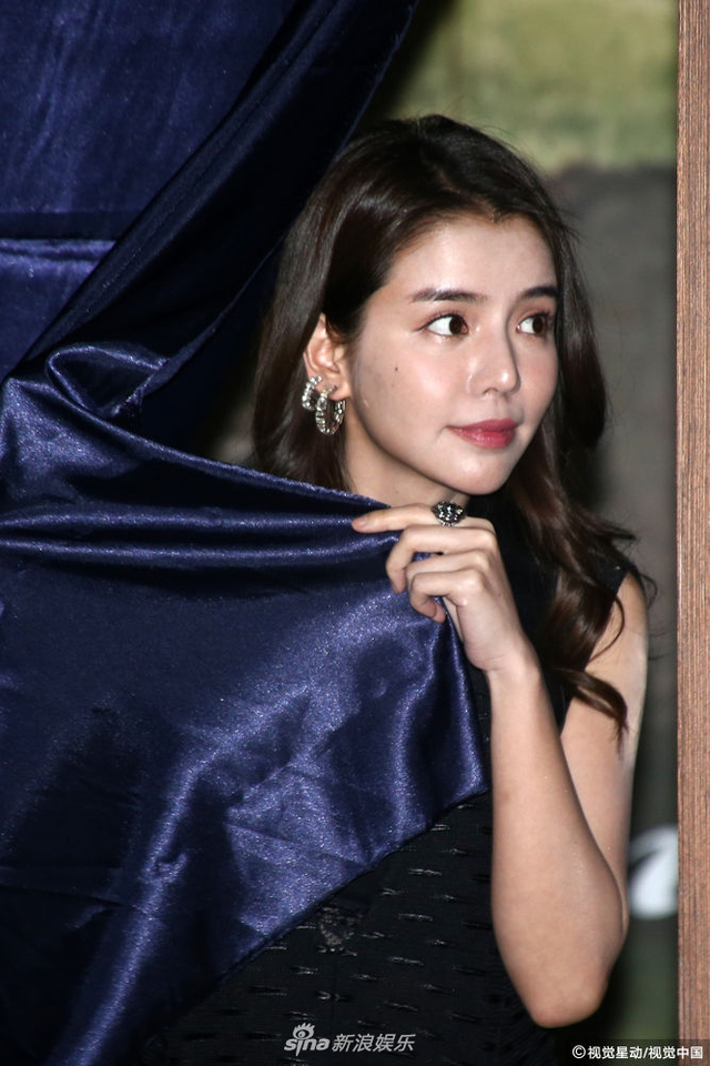 柯震东前女友李毓芬露黑bra