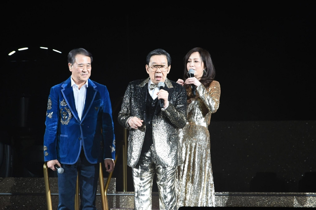 90岁胡枫在红馆举行演唱会 张学友张家辉等众星现身支持_新浪图片