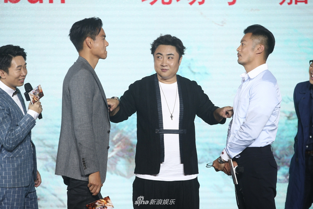 乔杉与彭于晏、余文乐玩游戏